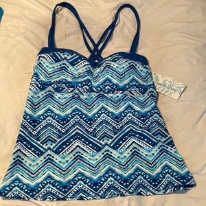 NWT Beach Diva Tankini size 12 crisscross straps that are adjustable